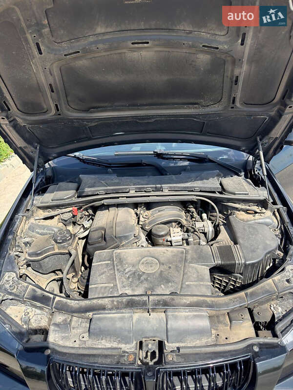 Седан BMW 3 Series 2005 в Ровно