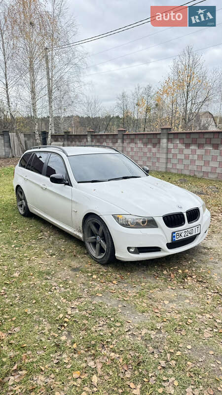 Универсал BMW 3 Series 2010 в Сарнах
