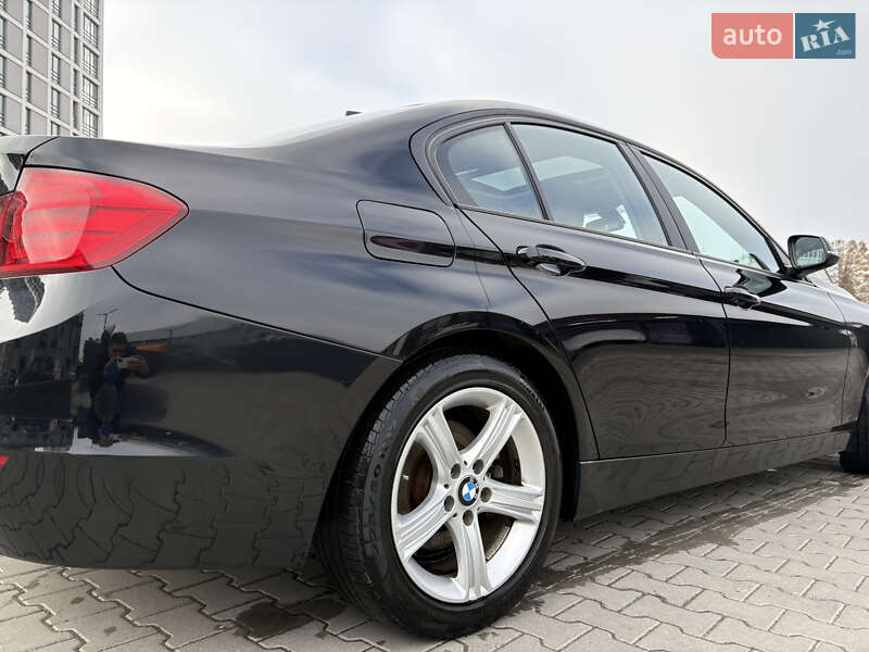 Седан BMW 3 Series 2014 в Львові