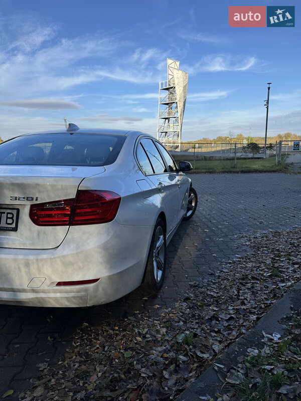 Седан BMW 3 Series 2012 в Львові