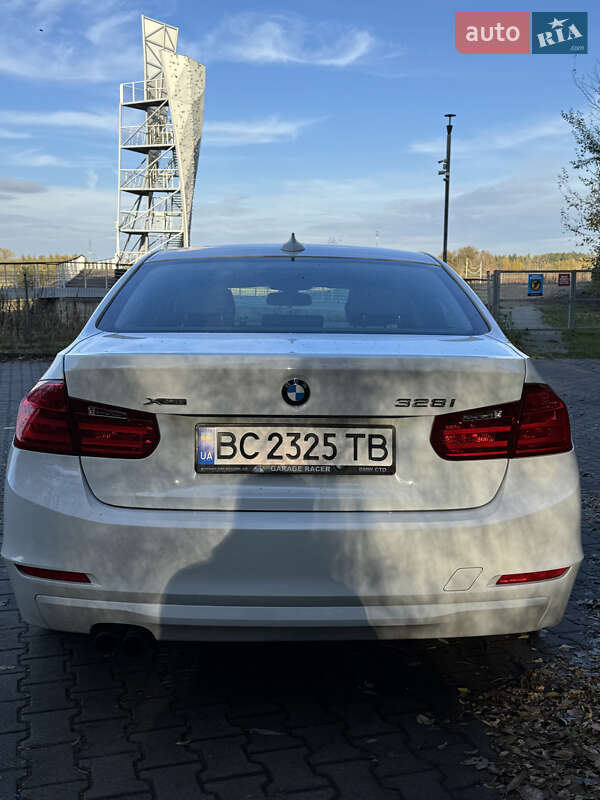 Седан BMW 3 Series 2012 в Львові