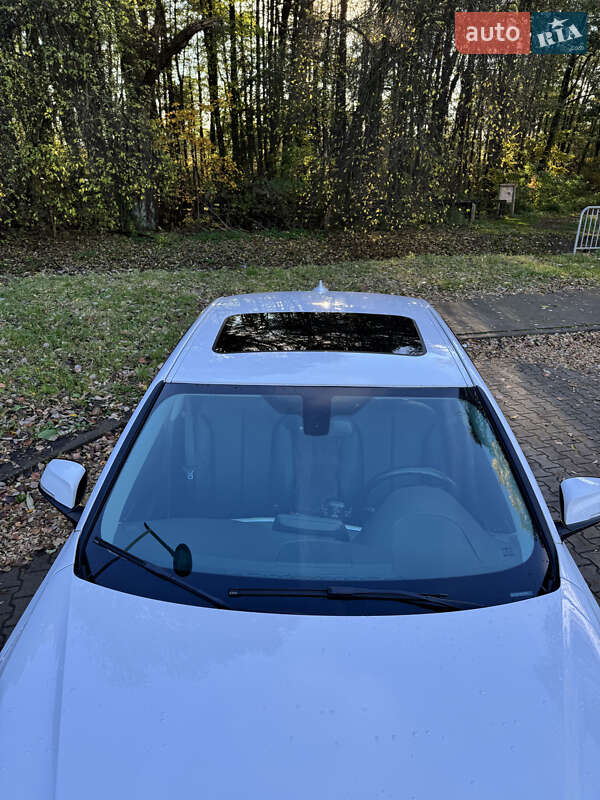 Седан BMW 3 Series 2012 в Львові