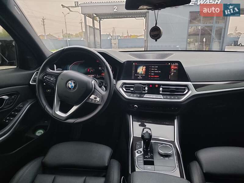 Седан BMW 3 Series 2019 в Киеве