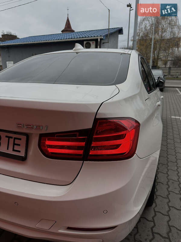 Седан BMW 3 Series 2013 в Львові