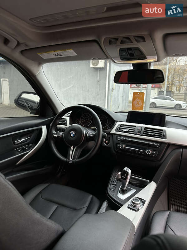 Седан BMW 3 Series 2013 в Львові