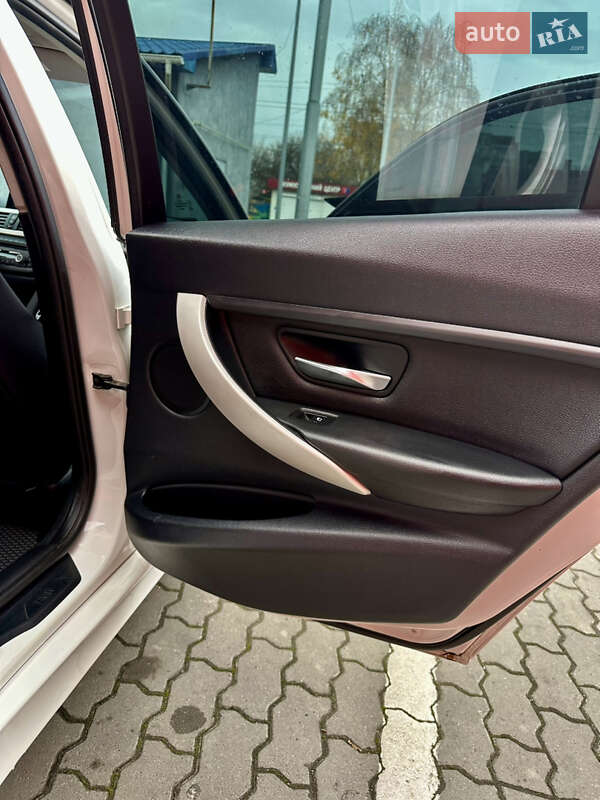 Седан BMW 3 Series 2013 в Львові