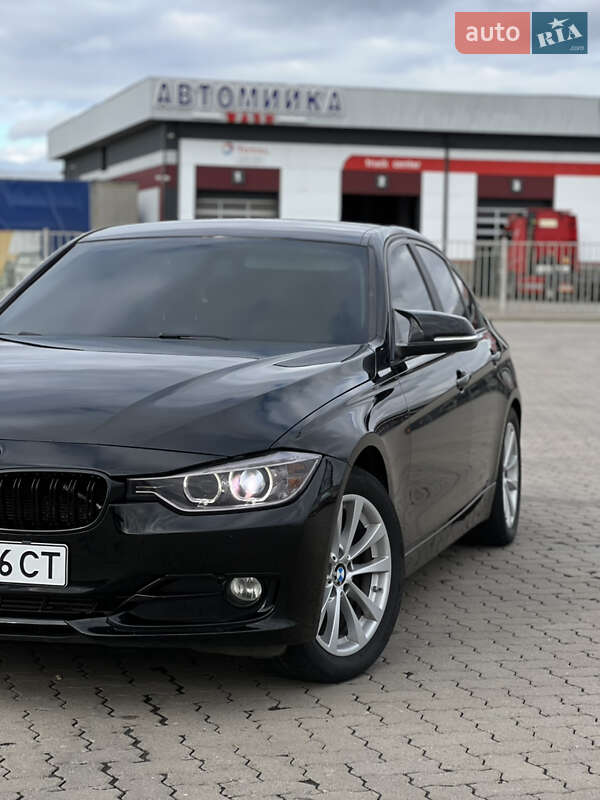 Седан BMW 3 Series 2012 в Сарнах