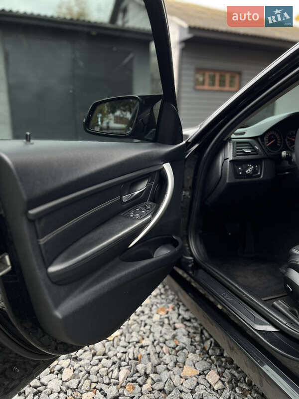 Седан BMW 3 Series 2012 в Сарнах