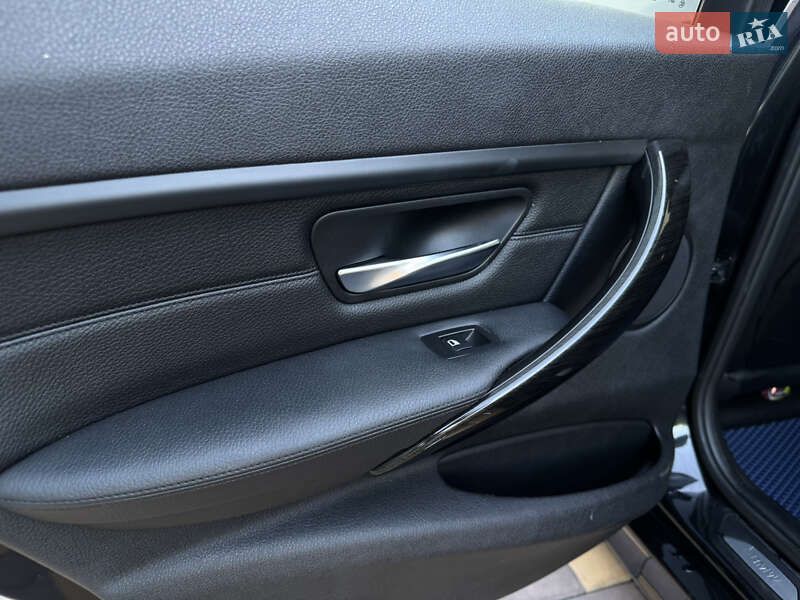 Седан BMW 3 Series 2015 в Николаеве