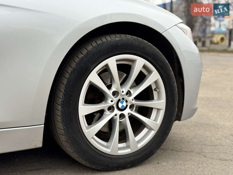 Седан BMW 3 Series 2016 в Сумах