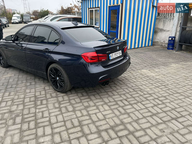 Седан BMW 3 Series 2017 в Новомосковську