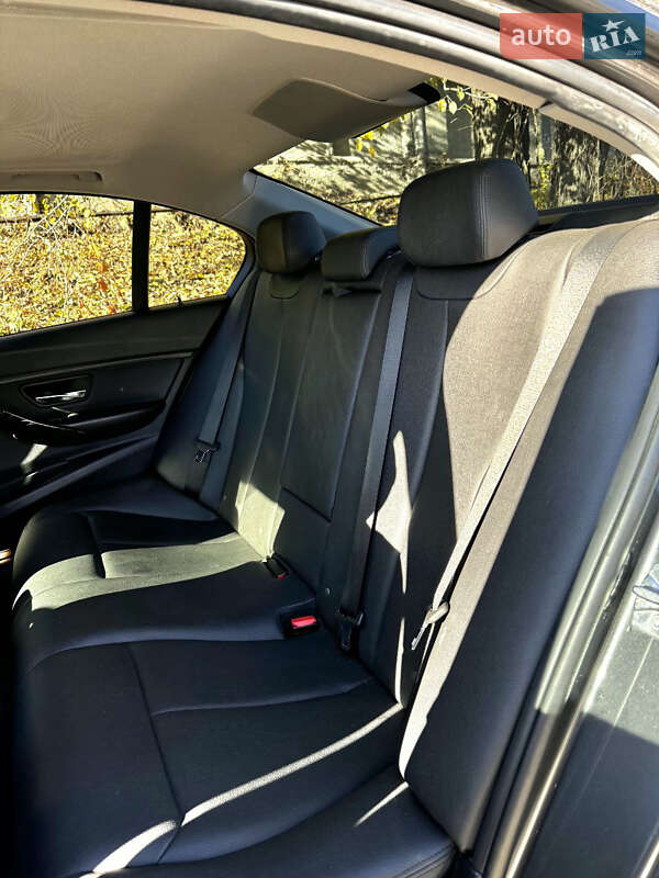 Седан BMW 3 Series 2014 в Умані