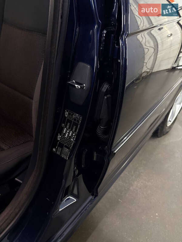 Седан BMW 3 Series 2004 в Києві