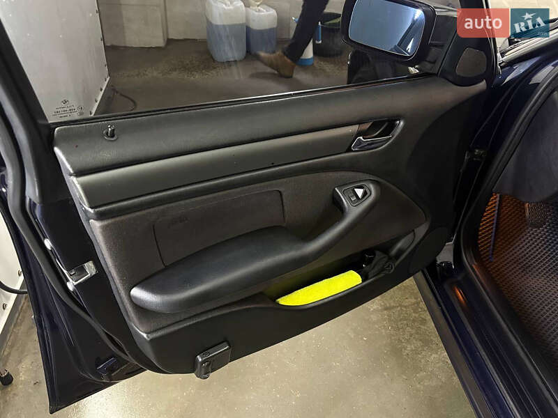 Седан BMW 3 Series 2004 в Києві