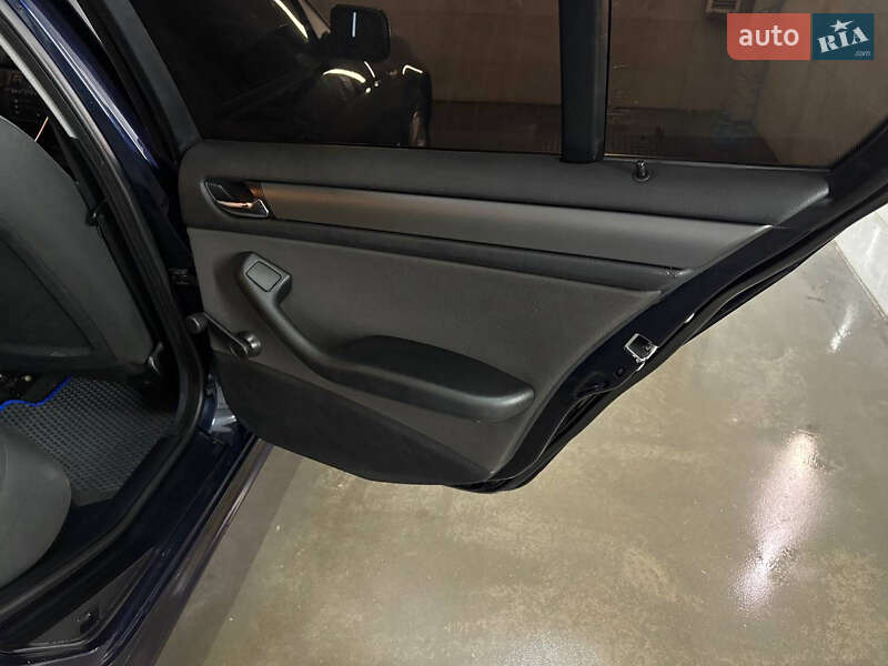 Седан BMW 3 Series 2004 в Києві