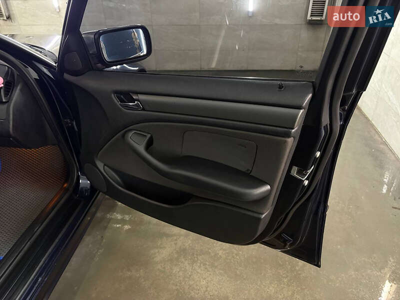 Седан BMW 3 Series 2004 в Києві