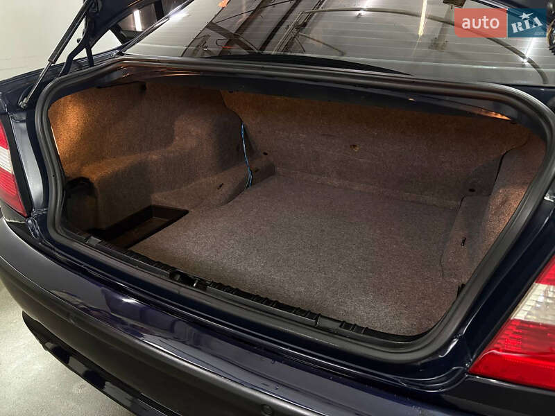 Седан BMW 3 Series 2004 в Києві