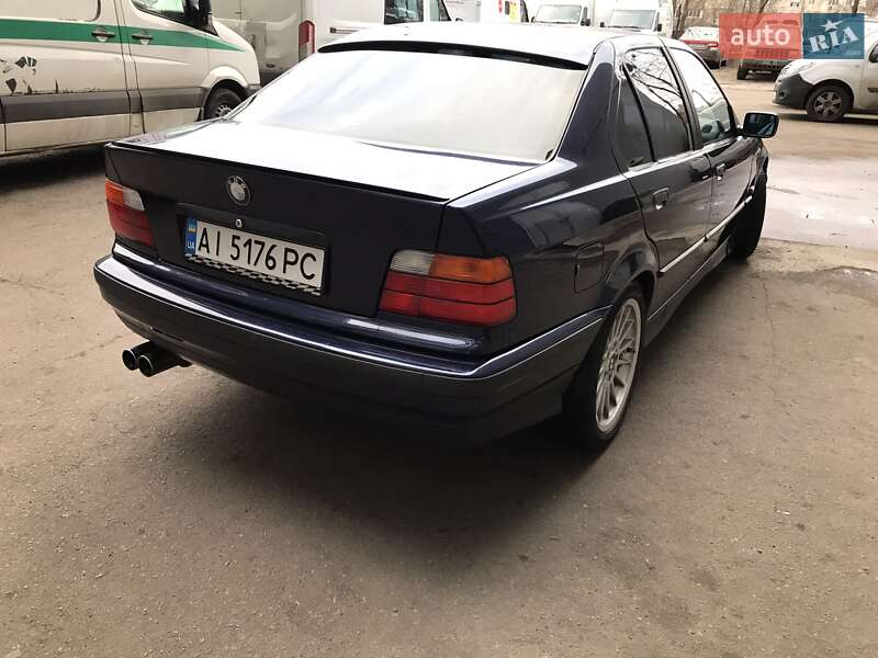 Седан BMW 3 Series 1995 в Киеве