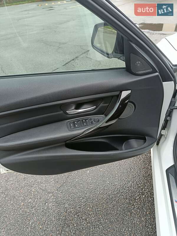 Седан BMW 3 Series 2015 в Сквире