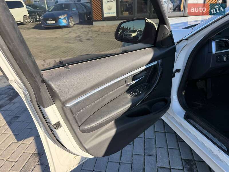 Седан BMW 3 Series 2016 в Львове