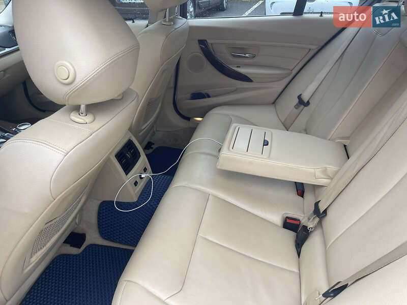 Седан BMW 3 Series 2014 в Львове