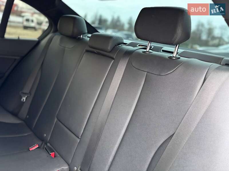 Седан BMW 3 Series 2016 в Коломые