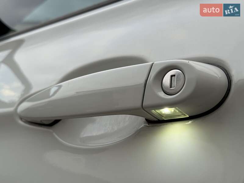 Седан BMW 3 Series 2012 в Сарнах