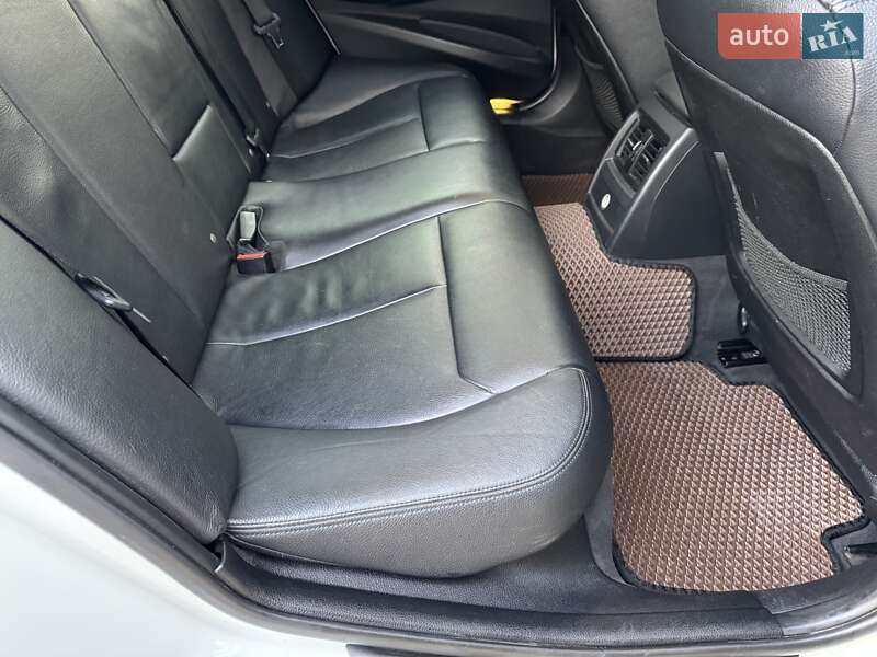 Седан BMW 3 Series 2012 в Сарнах