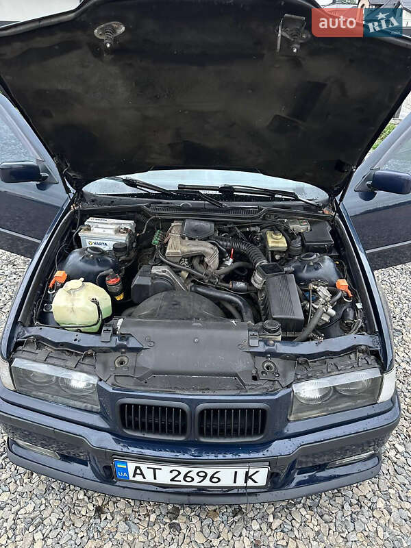 Седан BMW 3 Series 1993 в Хотине