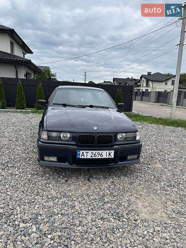 Седан BMW 3 Series 1993 в Хотине