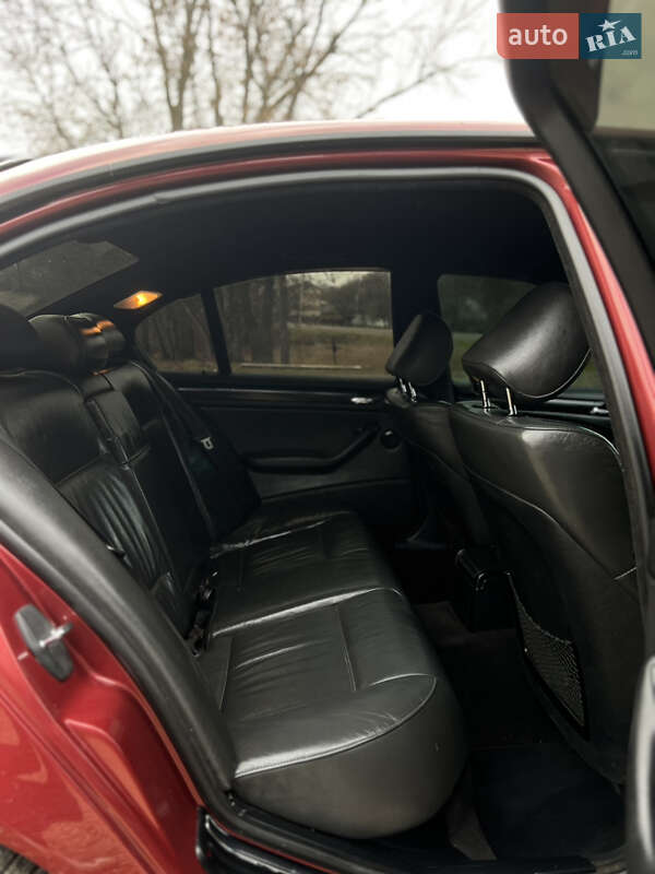 Седан BMW 3 Series 2004 в Сторожинце