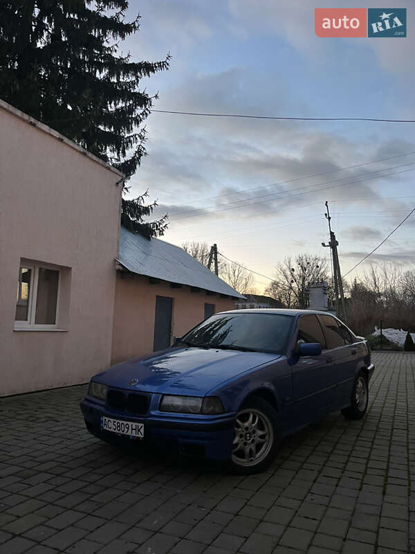 Седан BMW 3 Series 1993 в Локачах