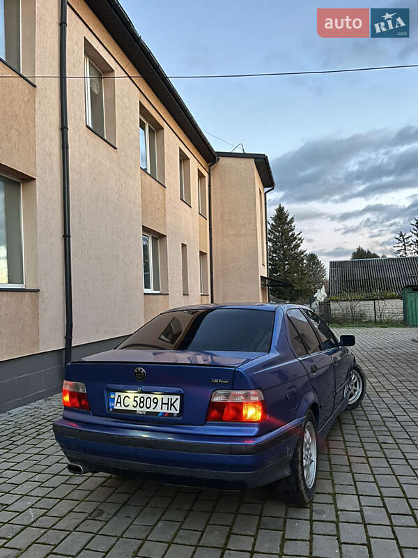 Седан BMW 3 Series 1993 в Локачах