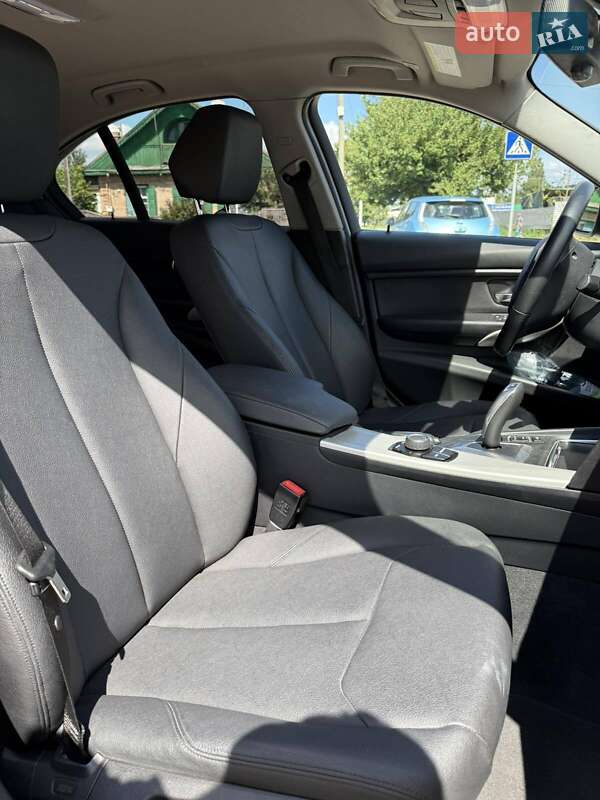 Седан BMW 3 Series 2017 в Черкасах