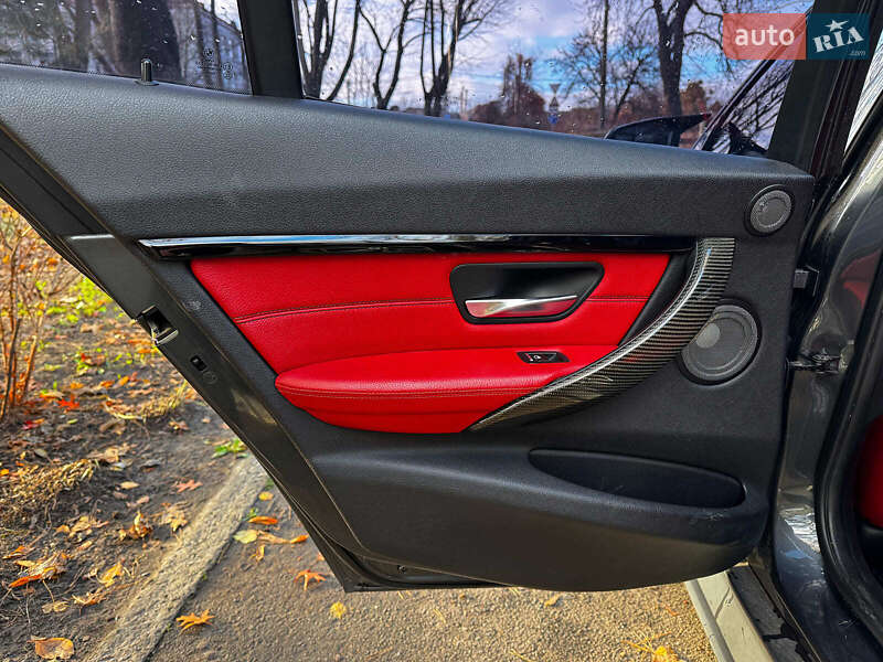 Седан BMW 3 Series 2016 в Киеве