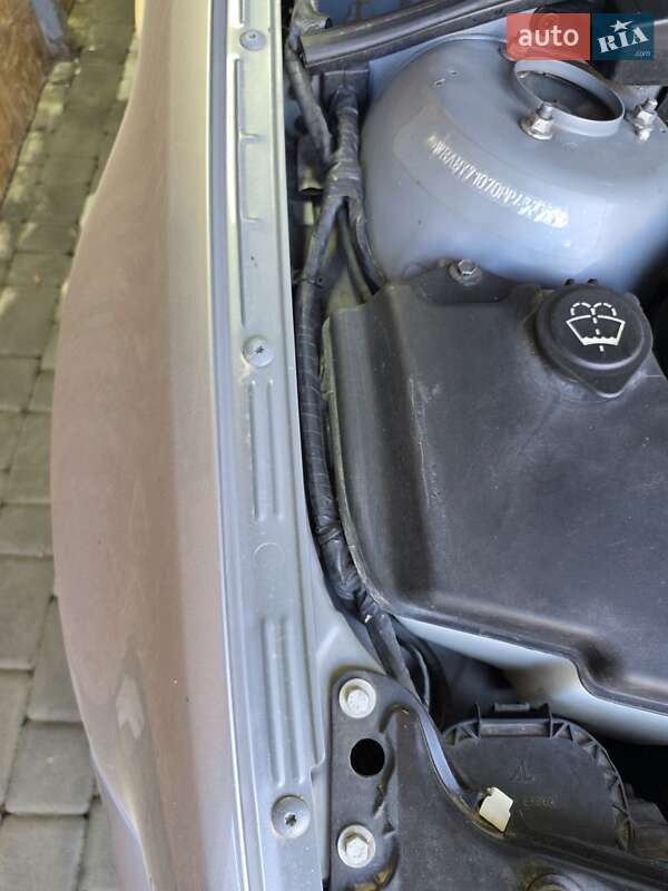 Кабриолет BMW 3 Series 2005 в Черновцах