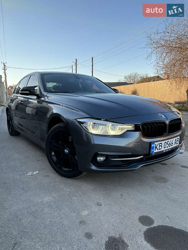 Седан BMW 3 Series 2017 в Виннице
