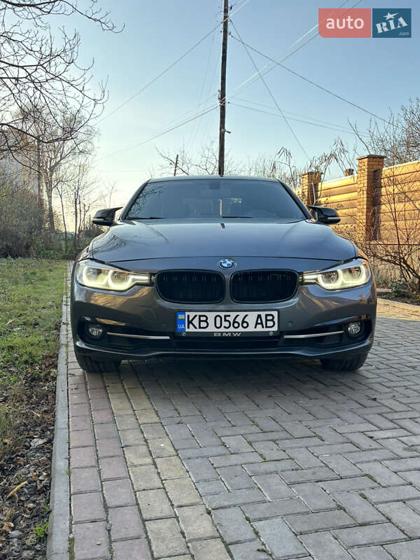 Седан BMW 3 Series 2017 в Виннице