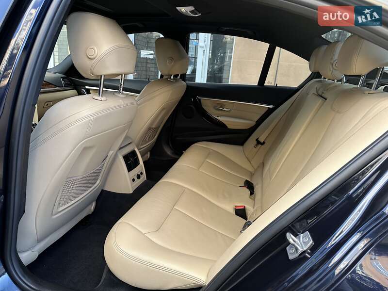 Седан BMW 3 Series 2017 в Киеве