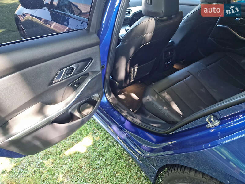 Седан BMW 3 Series 2020 в Львове