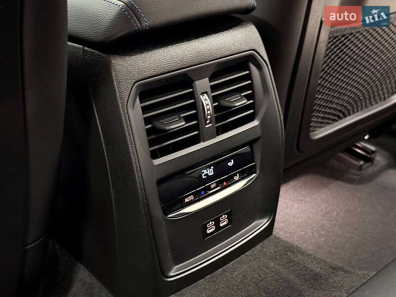 Седан BMW 3 Series 2022 в Киеве