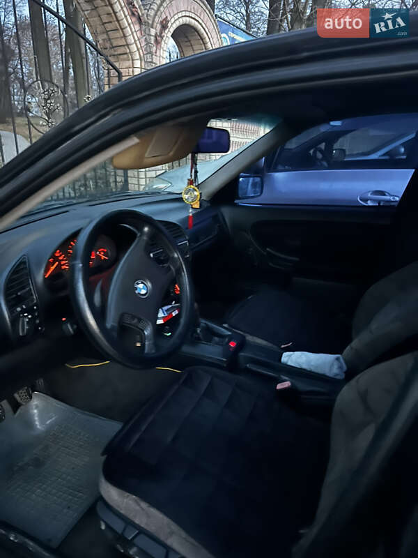 Седан BMW 3 Series 1992 в Вашковцах