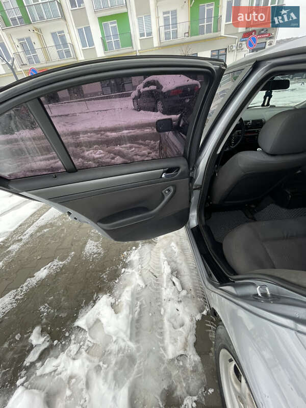 Седан BMW 3 Series 2004 в Львове