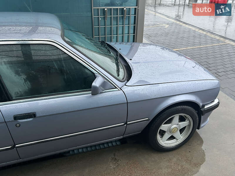 Седан BMW 3 Series 1987 в Киеве