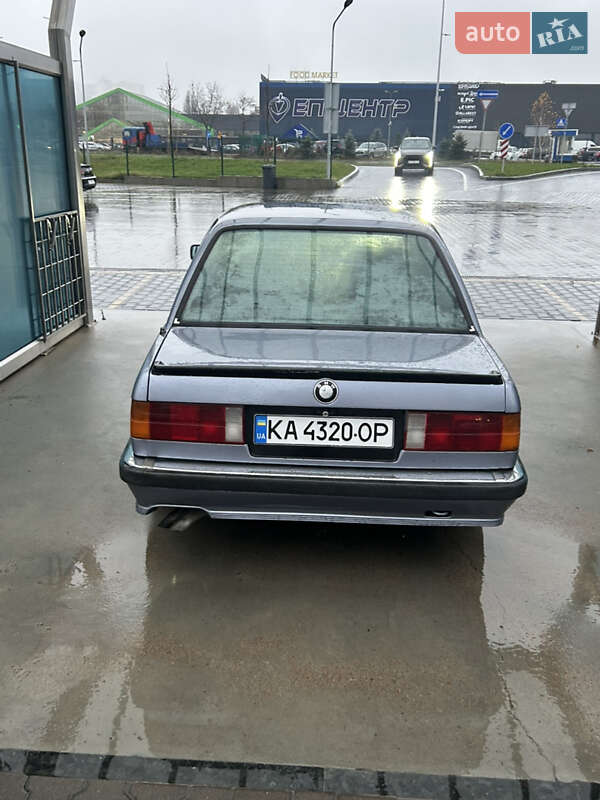 Седан BMW 3 Series 1987 в Киеве