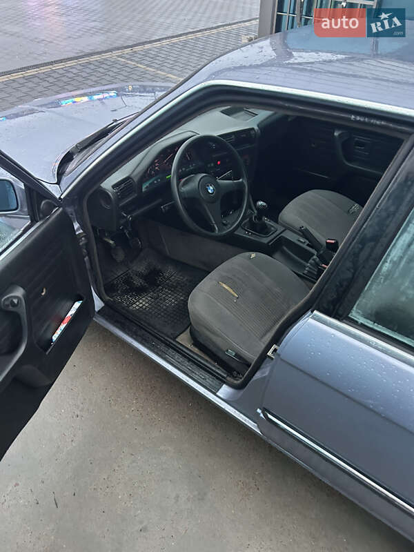 Седан BMW 3 Series 1987 в Киеве