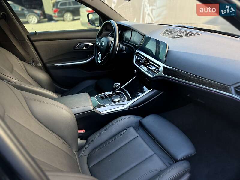 Седан BMW 3 Series 2021 в Львове