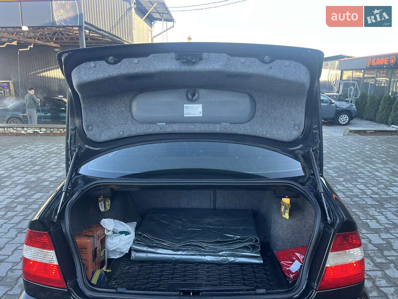 Седан BMW 3 Series 2003 в Волочиске