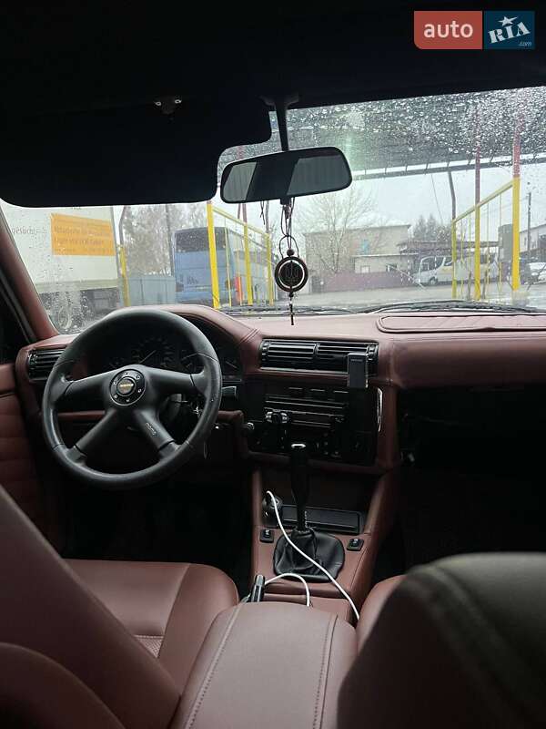 Седан BMW 3 Series 1987 в Сарнах