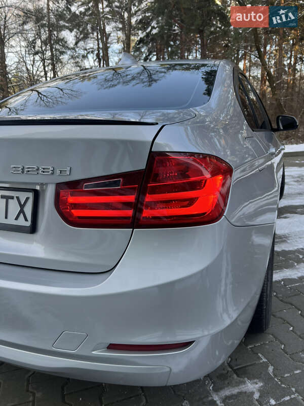 Седан BMW 3 Series 2013 в Новояворівську